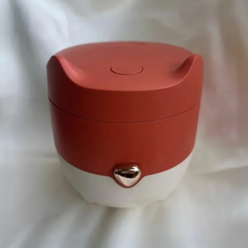 Poor product photo example with cluttered background not suitable for ecommerce