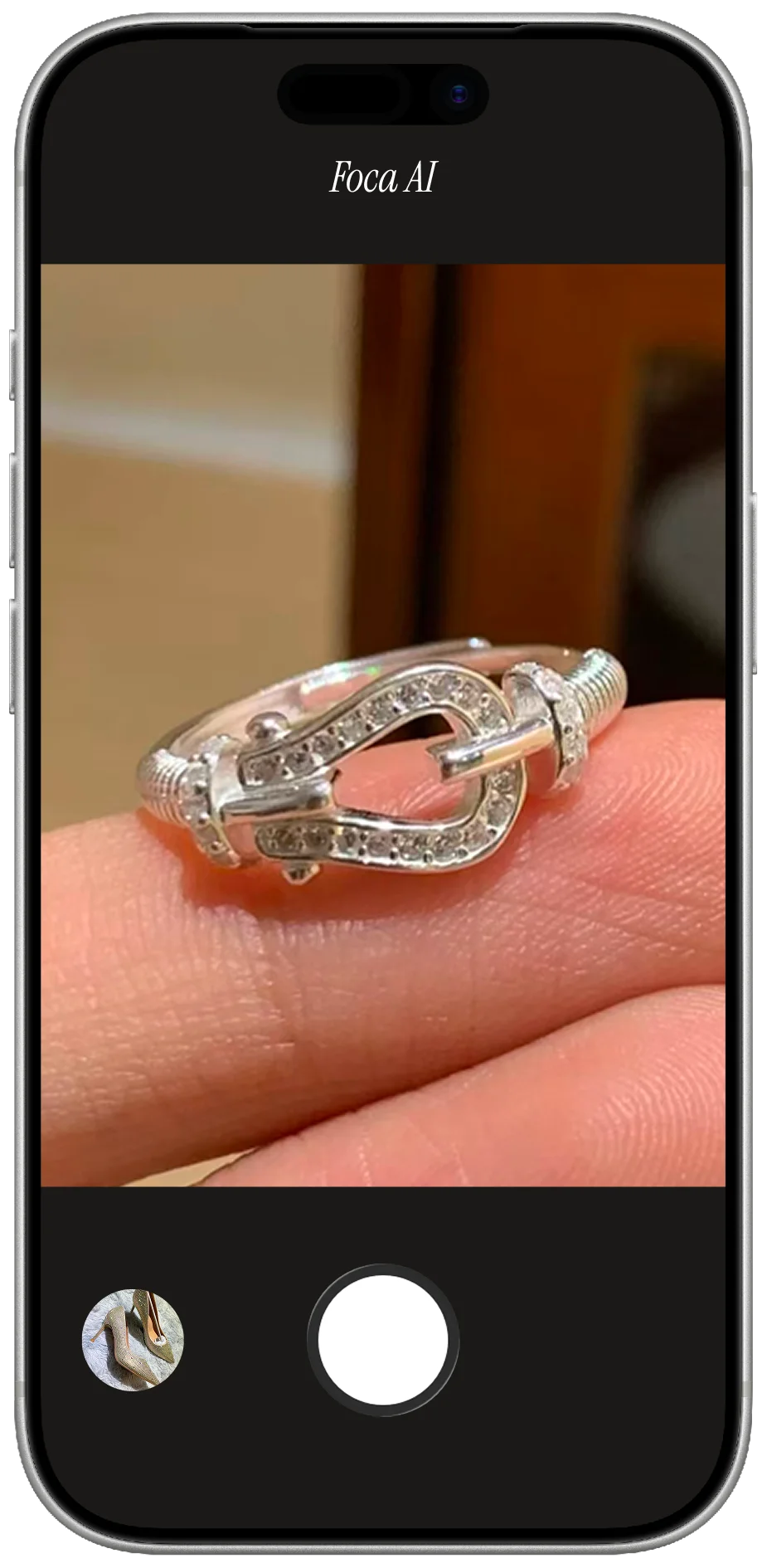 Original jewelry photo before Foca AI